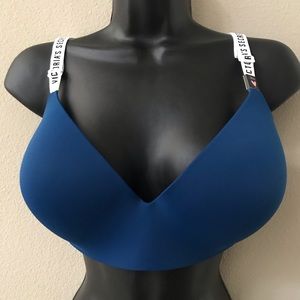 NWT Victoria’s Secret T-shirt Lightly Lined 38DD